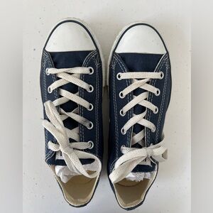 Converse Chuck Taylor All Star Low Top Sneakers in Navy size Youth 3/ women 5